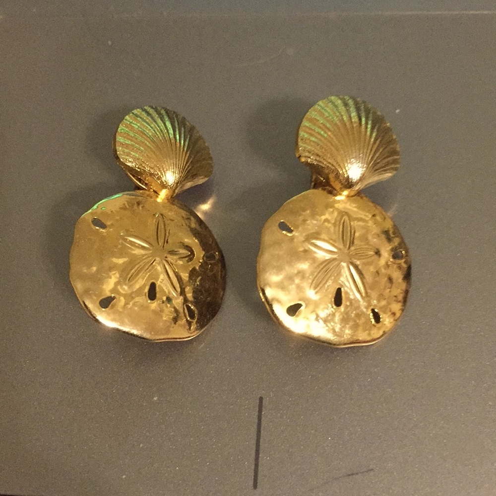 Gold toned sea shell & sand dollar earrings